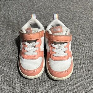 Nike Kids Sneakers - Peach and White